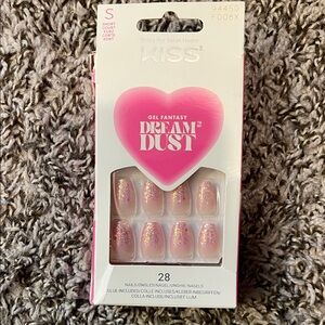 KISS Gel Fantasy Dream Dust Pink Glitter Nails